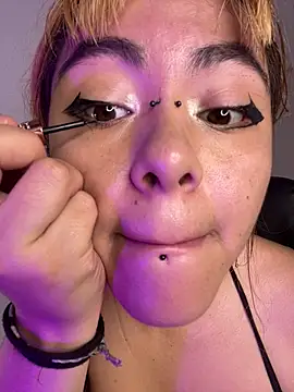 NinaSakura Eup online show from November 19, 2025, 11:32 am