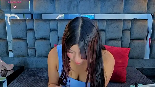 Snapshot of IssaJones_ chatting on February 17, 2026, 7:53 pm IssaJones online show from February 17, 2026, 7:53 pm