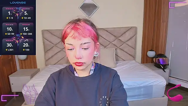 Laracooper  online show from February 18, 2026, 7:21 pm