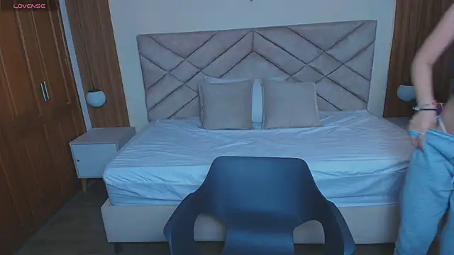 Laracooper  online show from February 20, 2026, 7:14 pm