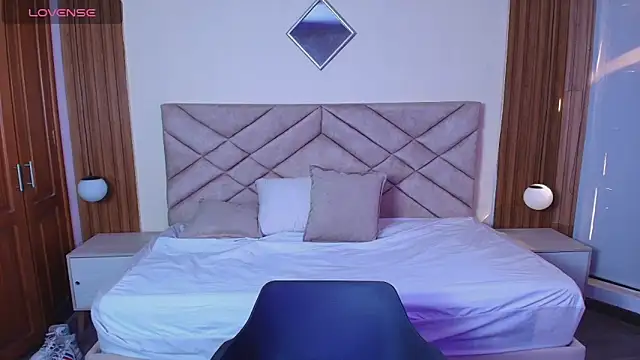 Laracooper  online show from March 14, 2026, 8:03 pm