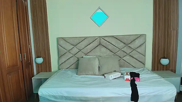 Laracooper  online show from March 28, 2026, 7:13 pm