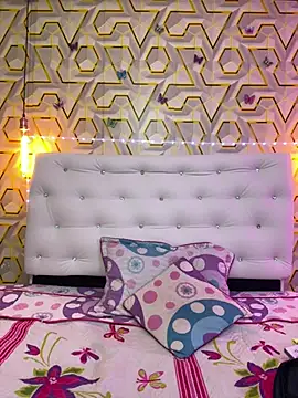 MelanyyJhonson15 online show from April 13, 2026, 2:39 am