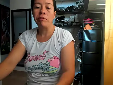 Snapshot of caroline_47 chatting on July 8, 2026, 1:59 pm caroline 47 online show from July 8, 2026, 1:59 pm