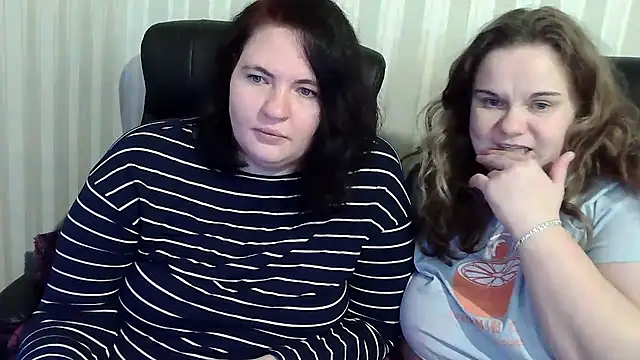 HollyXXEva online show from November 25, 2025, 12:38 pm