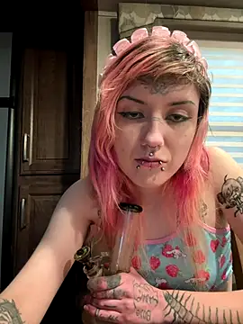 needlefaceUwU online show from November 13, 2025, 11:25 pm