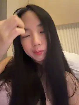 TinyBabe online show from April 10, 2026, 2:22 pm