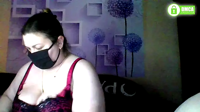 Snapshot of honey_sweet_couple chatting on January 18, 2026, 5:50 pm honey sweet couple online show from January 18, 2026, 5:50 pm