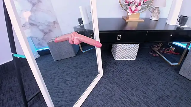 Snapshot of VanillaFlo chatting on February 3, 2026, 6:40 am VanillaFlo online show from February 3, 2026, 6:40 am