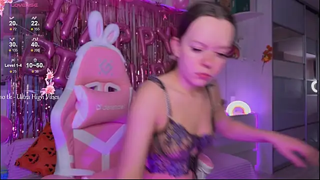 CheekySashaCharm online show from December 15, 2025, 3:33 am