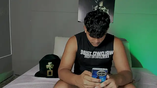 nicolvibes 212 online show from March 17, 2026, 10:02 pm