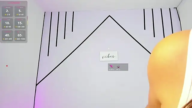 Snapshot of VictoriaRouge_ chatting on December 4, 2025, 12:47 pm VictoriaRouge online show from December 4, 2025, 12:47 pm