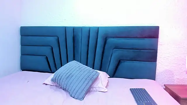 Snapshot of VictoriaRouge_ chatting on January 15, 2026, 3:55 am VictoriaRouge online show from January 15, 2026, 3:55 am