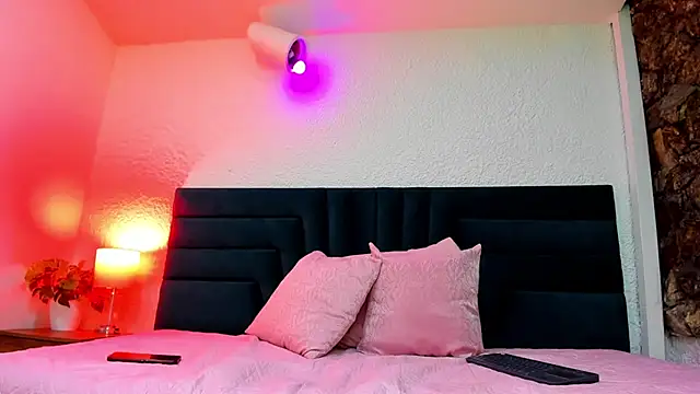 VictoriaRouge  online show from March 26, 2026, 4:07 am