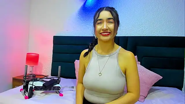 Snapshot of VictoriaRouge_ chatting on May 25, 2026, 8:15 pm VictoriaRouge online show from May 25, 2026, 8:15 pm