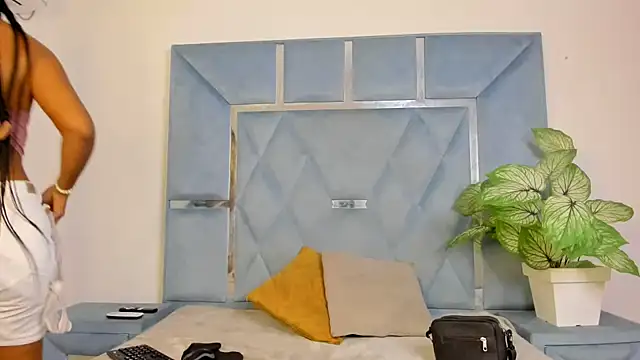 Snapshot of Kymasm chatting on February 12, 2026, 12:55 pm Kymasm online show from February 12, 2026, 12:55 pm