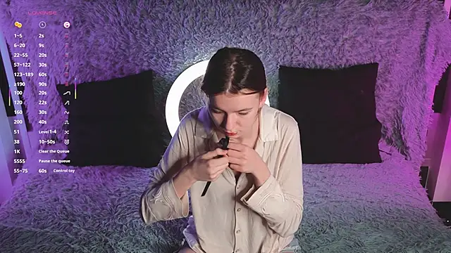 RochelCozzi online show from December 14, 2025, 4:34 pm