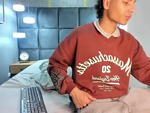 MattFiore online show from November 25, 2025, 12:05 pm