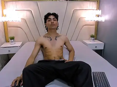 MattFiore online show from November 28, 2025, 6:10 pm