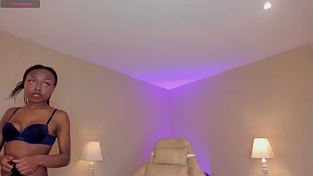 Midnight Bluee online show from December 13, 2025, 7:53 pm