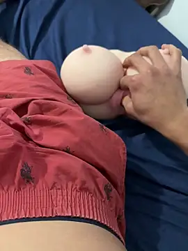 Snapshot of useedm chatting on November 13, 2025, 8:08 pm useedm online show from November 13, 2025, 8:08 pm