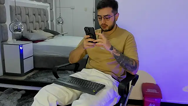 Ethan Greys online show from December 14, 2025, 3:56 am