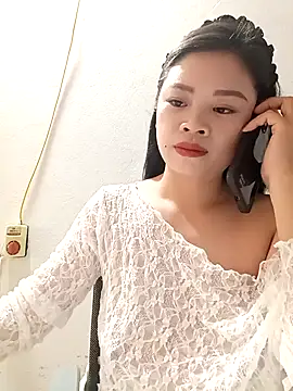 sara-xx online show from April 13, 2026, 2:39 am