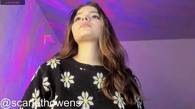 Snapshot of scarlethowens1 chatting on November 23, 2025, 6:57 am scarlethowens1 online show from November 23, 2025, 6:57 am