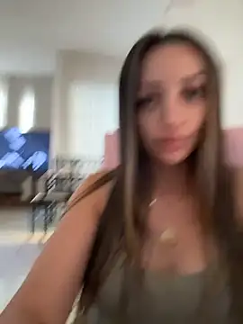 Snapshot of BelleRune chatting on October 8, 2025, 9:40 am BelleRune online show from October 8, 2025, 9:40 am