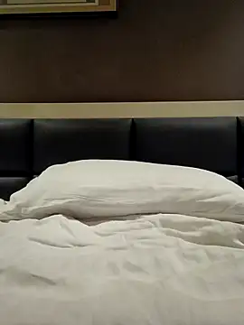 frolicme456 online show from November 18, 2025, 4:17 am