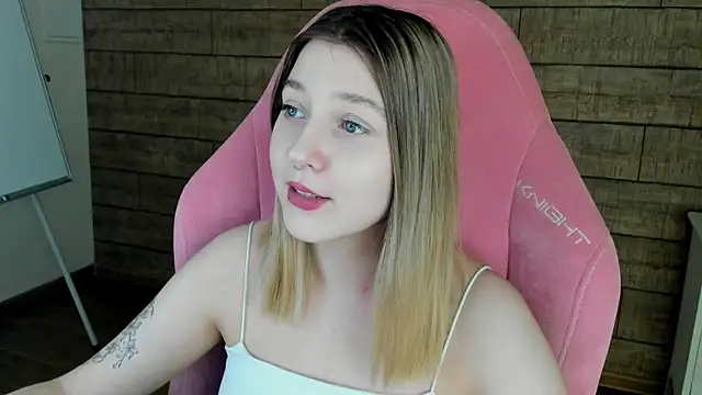 TinnaBurton online show from May 17, 2026, 4:25 pm