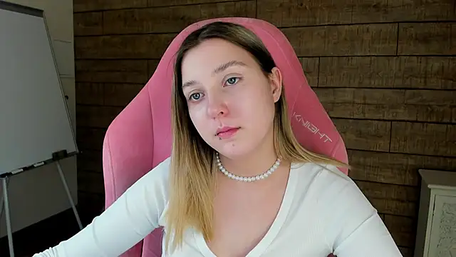 TinnaBurton online show from June 8, 2026, 1:28 am
