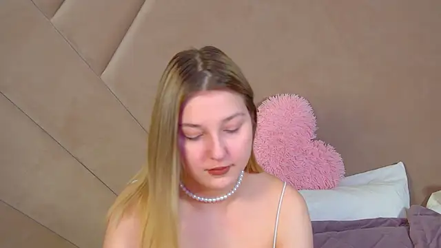 TinnaBurton online show from June 8, 2026, 4:07 pm