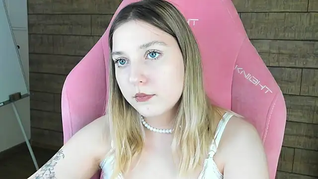 TinnaBurton online show from June 11, 2026, 3:04 am
