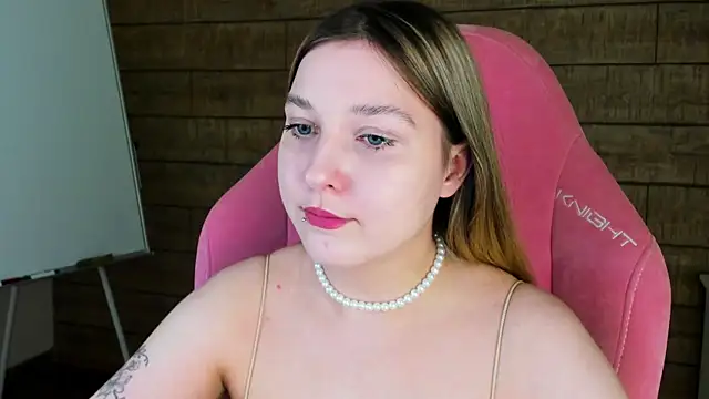 TinnaBurton online show from June 14, 2026, 4:20 pm