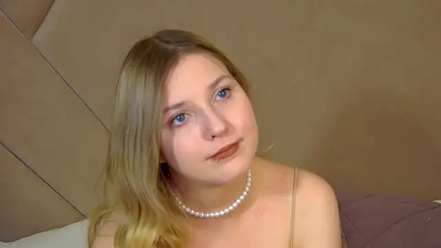TinnaBurton online show from June 18, 2026, 4:22 pm