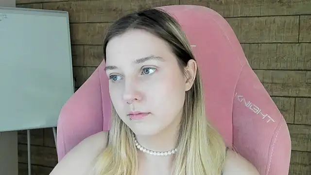 TinnaBurton online show from July 15, 2026, 4:23 pm
