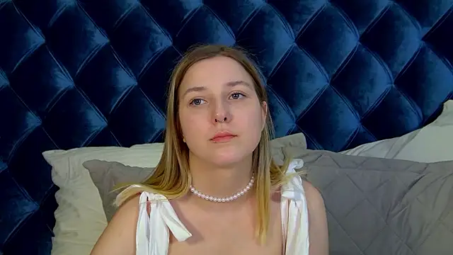 TinnaBurton online show from July 18, 2026, 4:33 pm