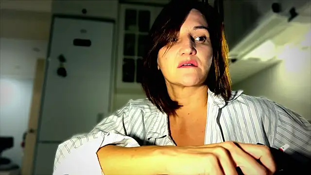 Snapshot of Elizarosse chatting on November 17, 2025, 4:24 pm Elizarosse online show from November 17, 2025, 4:24 pm