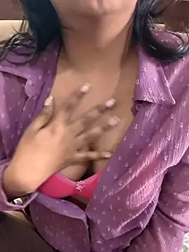 Kinky Aleena online show from November 19, 2025, 8:03 am