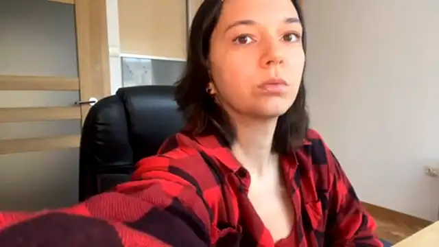 TreasaDolecki online show from November 19, 2025, 10:59 am