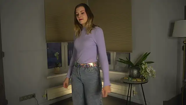 SusyGlines online show from November 18, 2025, 3:23 am