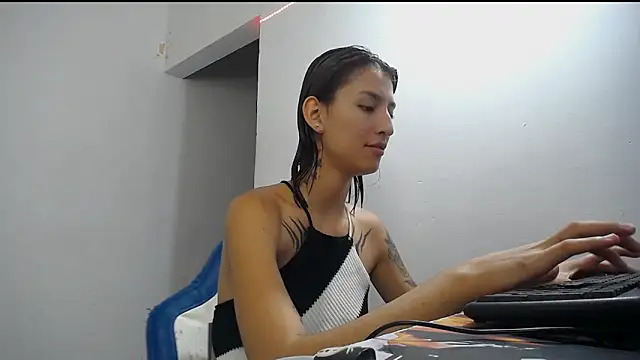 Hot play18 online show from February 19, 2026, 9:33 pm