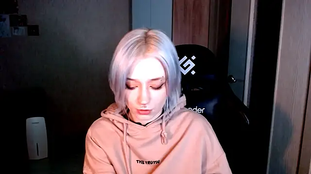 Snapshot of SophiaLur chatting on November 24, 2025, 3:23 pm SophiaLur online show from November 24, 2025, 3:23 pm