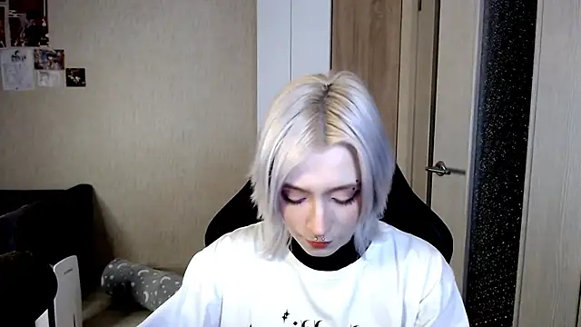 Snapshot of SophiaLur chatting on November 30, 2025, 2:32 pm SophiaLur online show from November 30, 2025, 2:32 pm