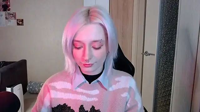 Snapshot of SophiaLur chatting on December 2, 2025, 2:56 pm SophiaLur online show from December 2, 2025, 2:56 pm