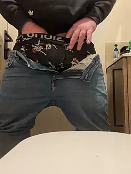 Snapshot of Ced1326 chatting on November 22, 2025, 3:33 pm Ced1326 online show from November 22, 2025, 3:33 pm