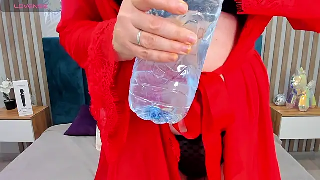 Snapshot of Valerie_King chatting on November 16, 2025, 1:55 am Valerie King online show from November 16, 2025, 1:55 am