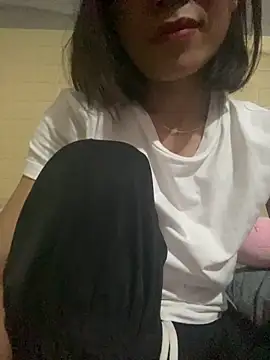 Trangbabylove online show from June 14, 2026, 7:49 pm