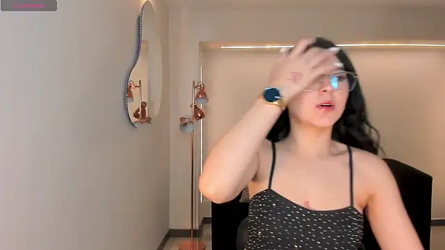 HaileyRoss  online show from January 6, 2026, 11:36 am